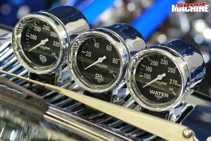 mazda-rx-4-gauges-768x512